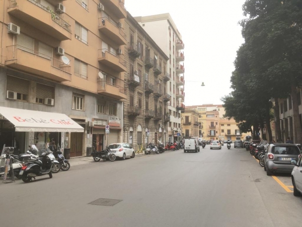 NEGOZIO di 35 Mq ZONA TRIBUNALE/ VIA NICOLO’ TURRISI Uffici e Locali commerciali